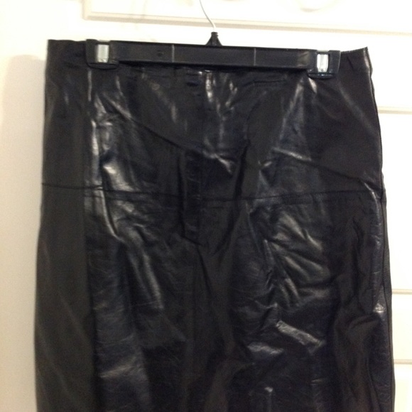 2/$40 GENUINE LEATHER-BANANA REPUBLIC 8 - Picture 7 of 9